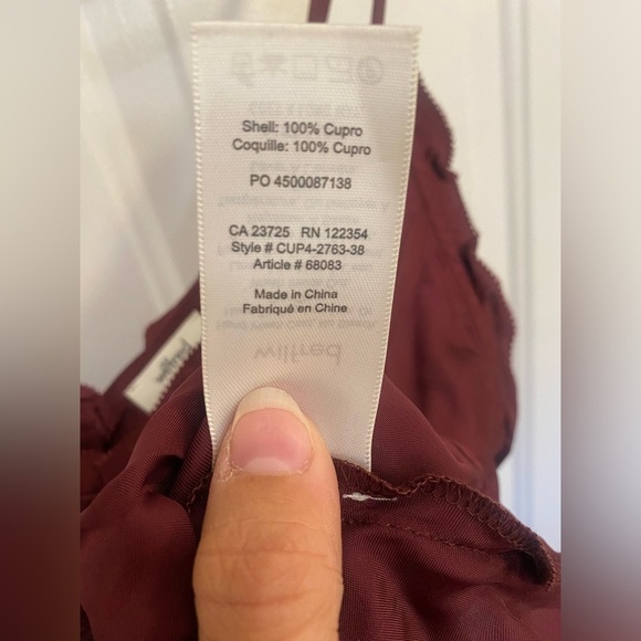 Wilfred Aritzia cupro maroon camisole with adjustable straps size small - Picture 4 of 5